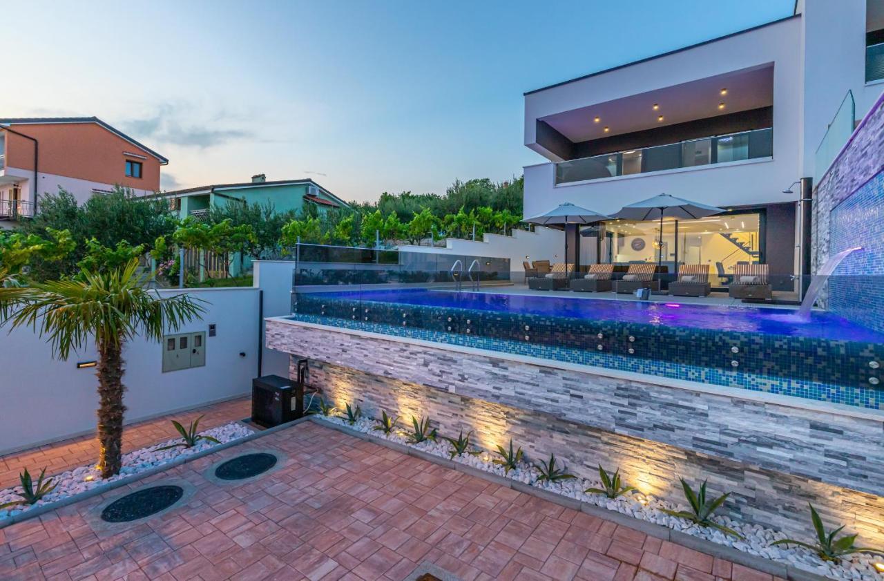 Luxury Villa Lorena With Heated Pool, Jacuzzi,Sauna And Seaview Crikvenica Exterior foto